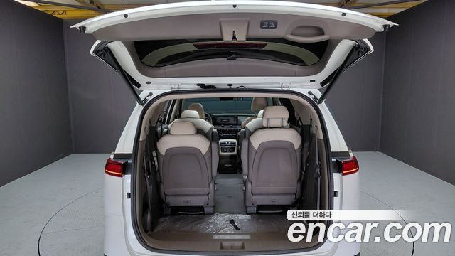Kia Canival 2023 — photo 25
