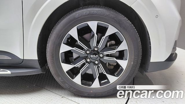 Kia Canival 2023 — photo 7