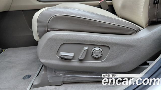 Kia Canival 2023 — photo 34