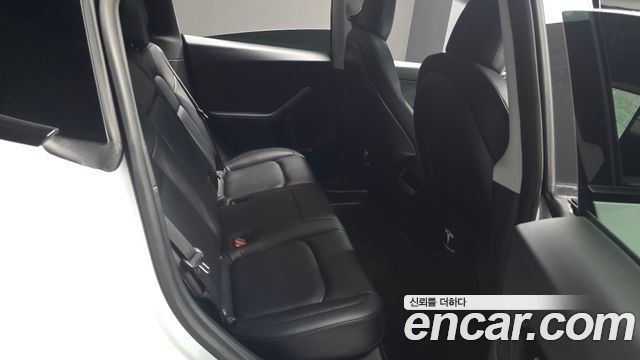 Tesla Model Y 2021 — photo 17