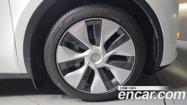 Tesla Model Y 2021 — photo 7
