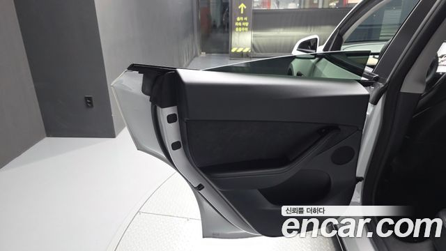 Tesla Model Y 2021 — photo 15