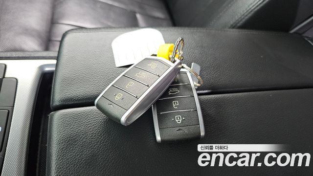 Genesis G80 2017 — photo 22