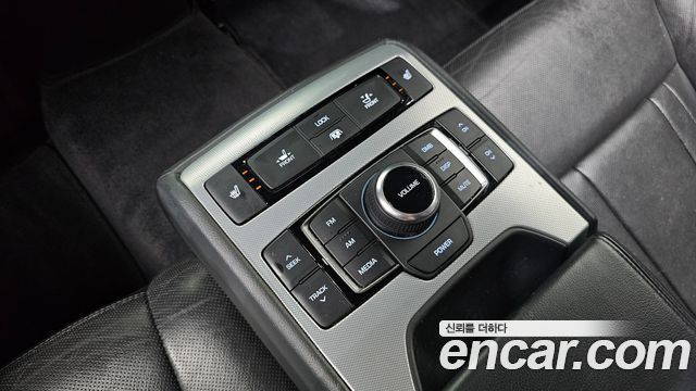Genesis G80 2017 — photo 25