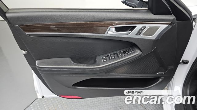Genesis G80 2017 — photo 14