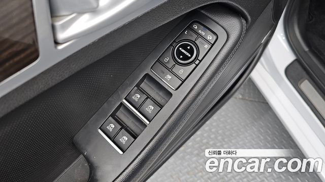 Genesis G80 2017 — photo 29