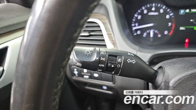Genesis G80 2017 — photo 30