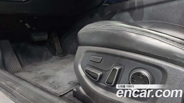 Genesis G80 2017 — photo 31