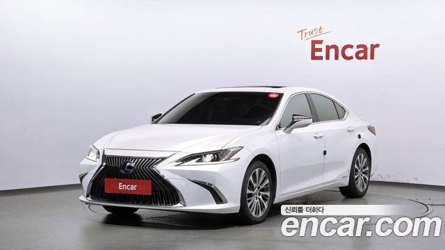 Lexus ES 2020 — photo 1