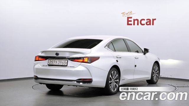 Lexus ES 2020 — photo 2