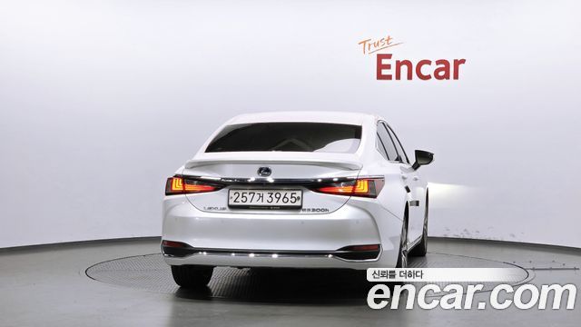 Lexus ES 2020 — photo 4