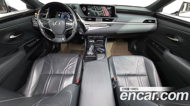 Lexus ES 2020 — photo 7