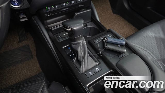 Lexus ES 2020 — photo 9