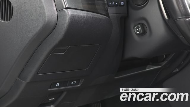 Lexus ES 2020 — photo 15