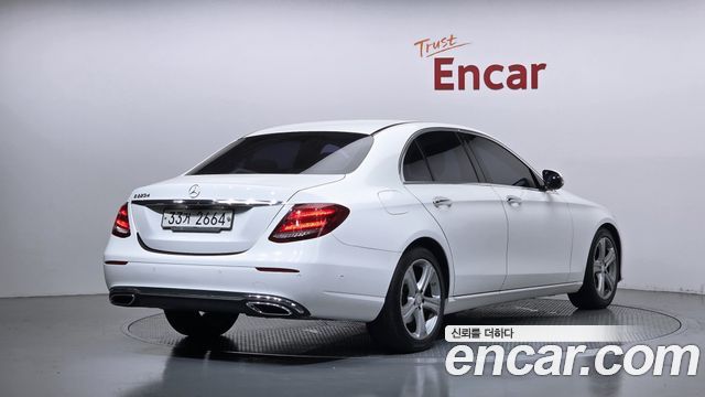 Mercedes-Benz E-Class 2017 — photo 2