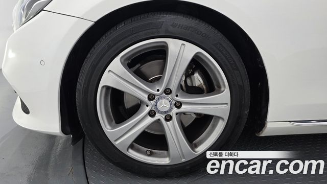 Mercedes-Benz E-Class 2017 — photo 5