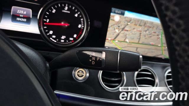 Mercedes-Benz E-Class 2017 — photo 9