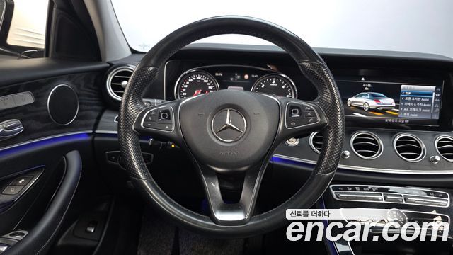 Mercedes-Benz E-Class 2017 — photo 13
