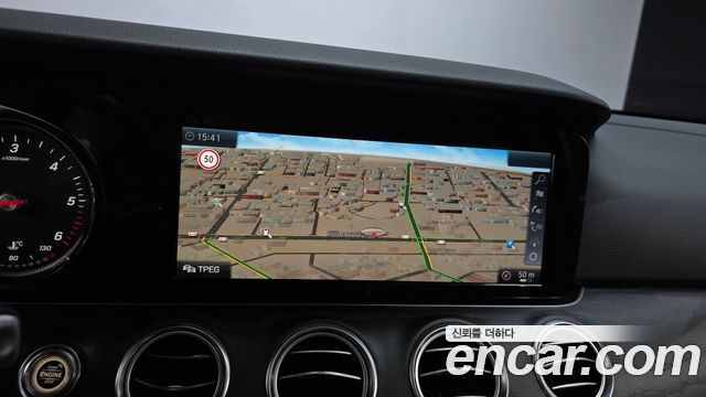 Mercedes-Benz E-Class 2017 — photo 14