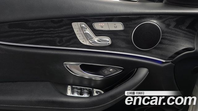 Mercedes-Benz E-Class 2017 — photo 18