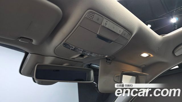 Mercedes-Benz E-Class 2017 — photo 20