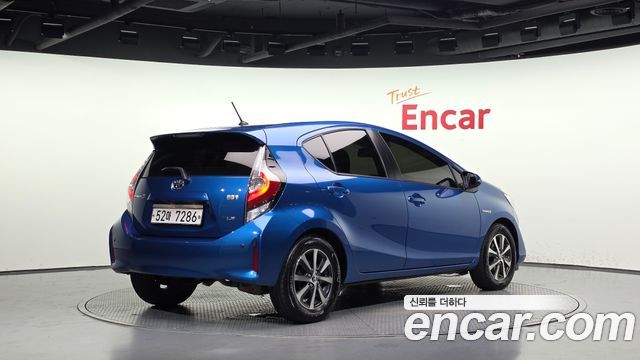 Toyota Prius 2019 — photo 2