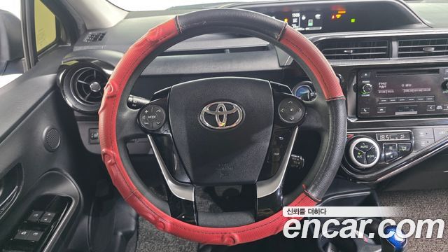 Toyota Prius 2019 — photo 13