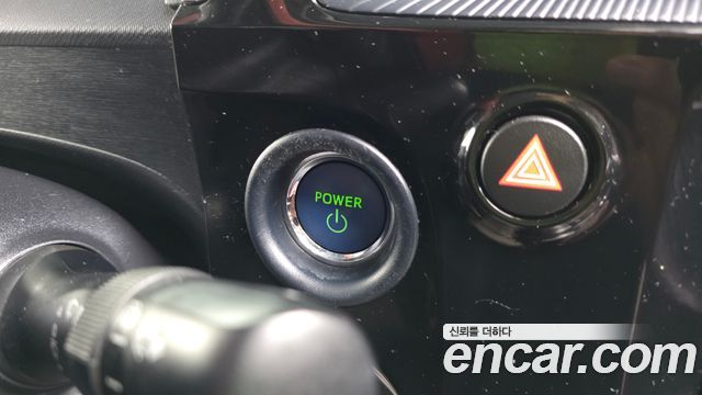 Toyota Prius 2019 — photo 16