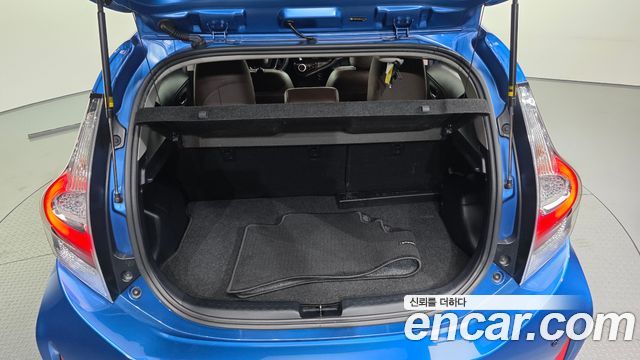Toyota Prius 2019 — photo 20