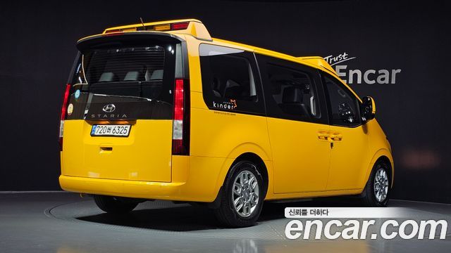 Hyundai Staria 2022 — photo 2