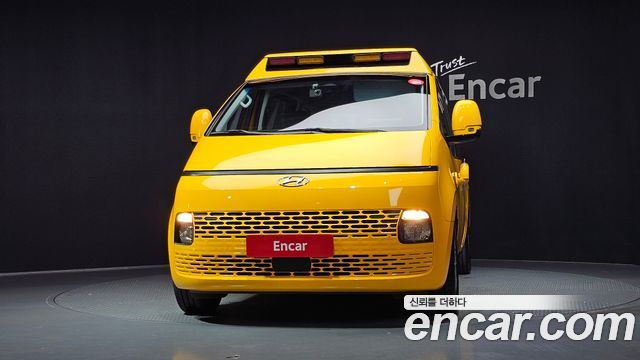 Hyundai Staria 2022 — photo 3