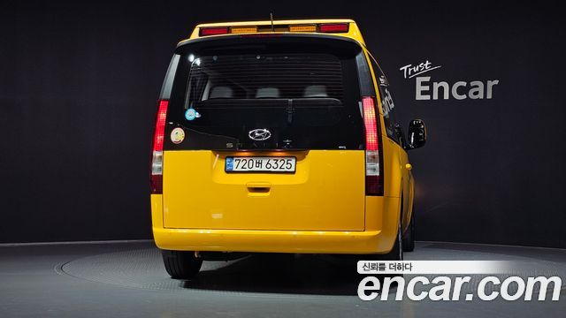 Hyundai Staria 2022 — photo 4