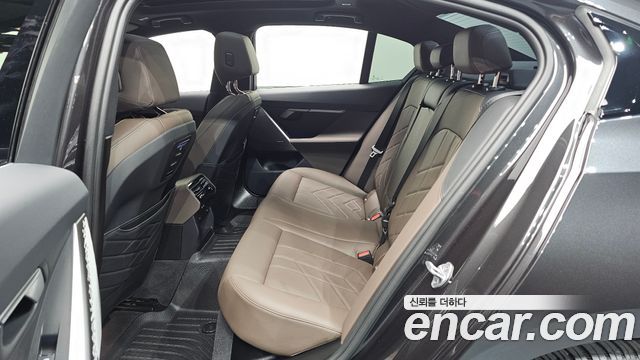 BMW 5-Series 2024 — photo 18