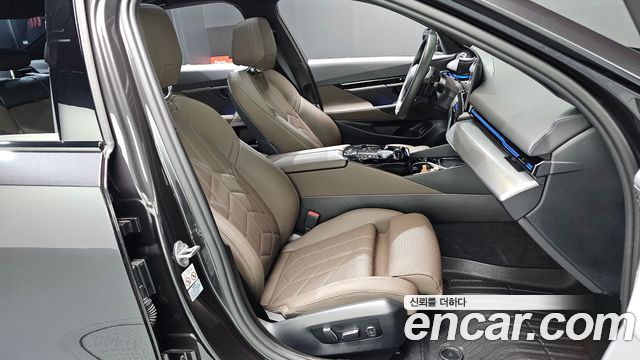 BMW 5-Series 2024 — photo 16