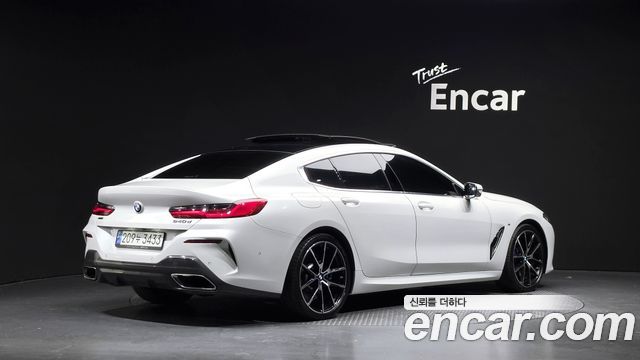 BMW 8-Series 2021 — photo 2