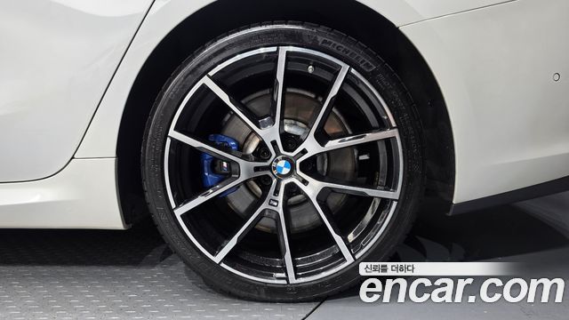 BMW 8-Series 2021 — photo 7