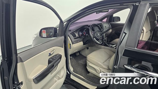 Kia Canival 2017 — photo 17