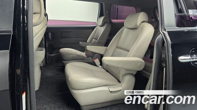 Kia Canival 2017 — photo 18