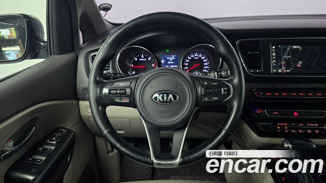 Kia Canival 2017 — photo 19