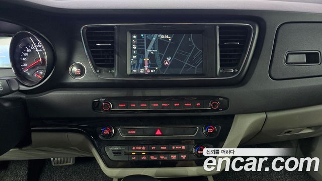 Kia Canival 2017 — photo 21