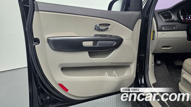 Kia Canival 2017 — photo 14
