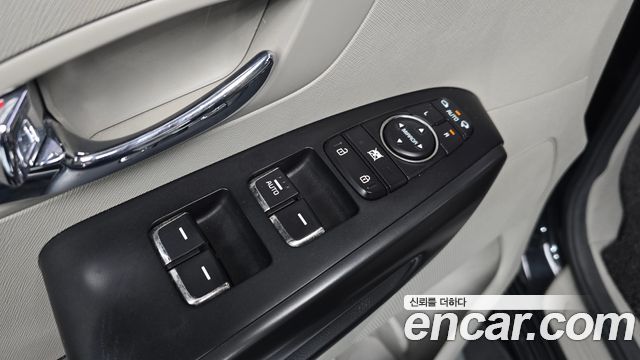 Kia Canival 2017 — photo 28