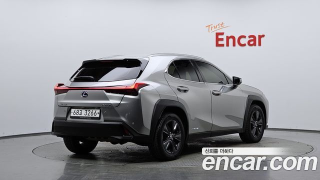Lexus UX 2019 — photo 2