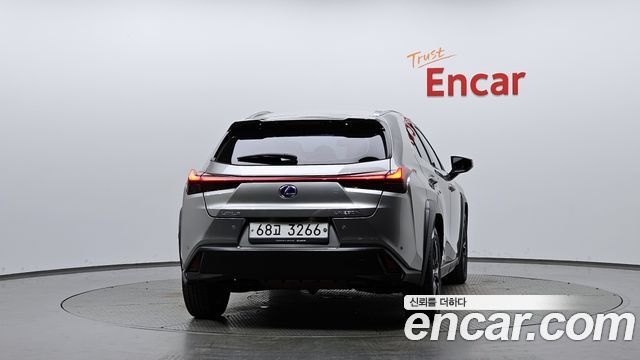 Lexus UX 2019 — photo 4