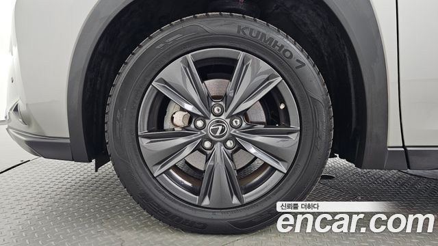 Lexus UX 2019 — photo 5