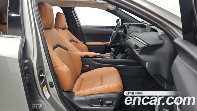 Lexus UX 2019 — photo 17