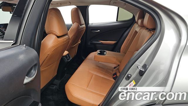 Lexus UX 2019 — photo 16