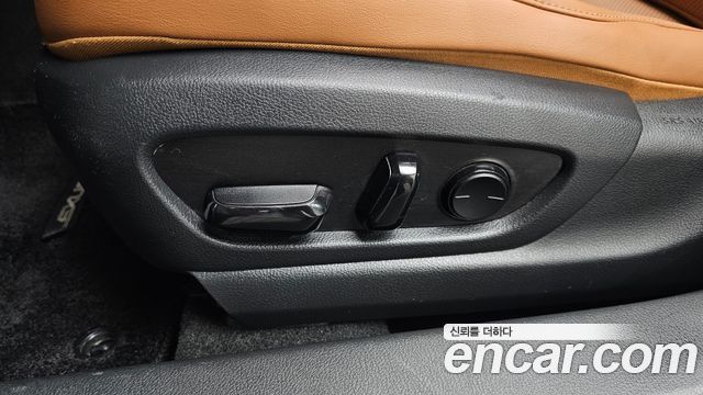 Lexus UX 2019 — photo 31