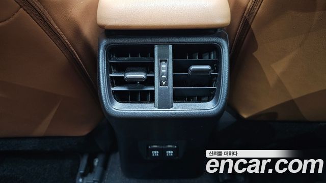 Lexus UX 2019 — photo 32
