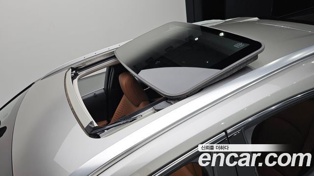 Lexus UX 2019 — photo 33